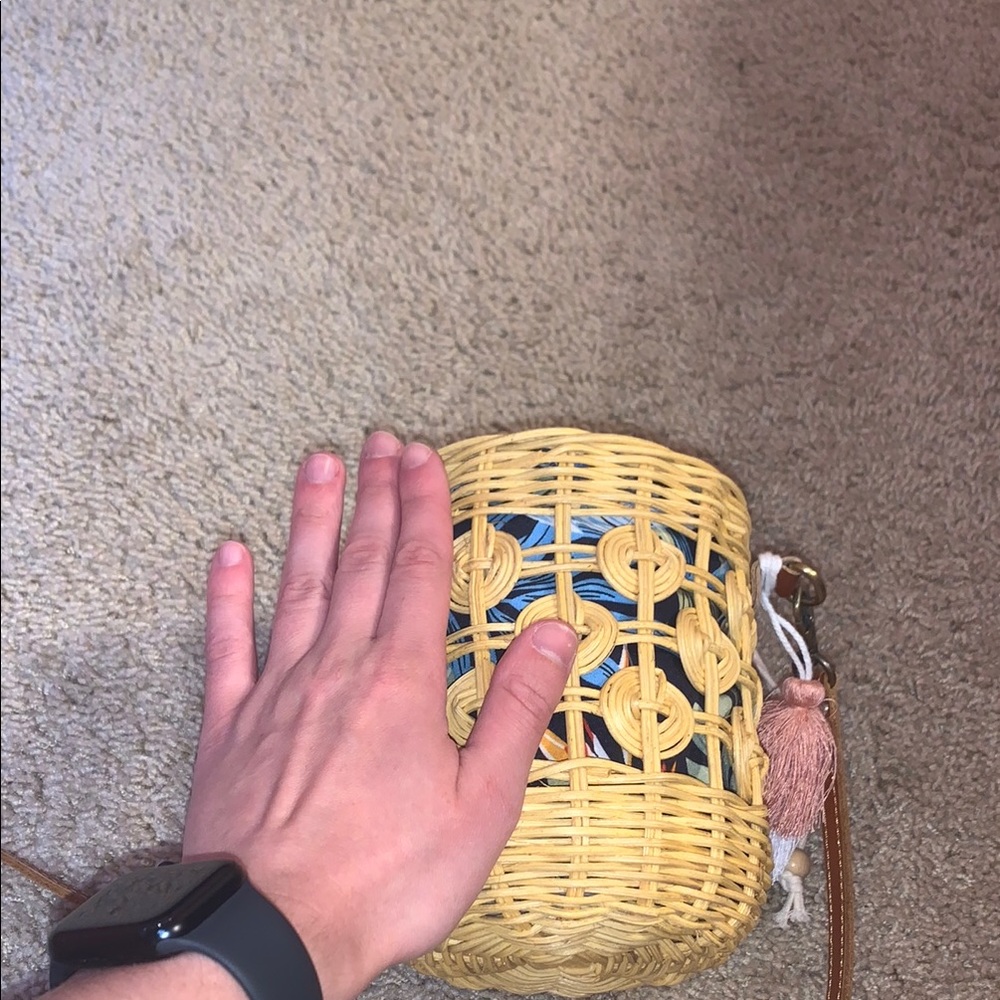 NWT Woven Basket Bag with Tassel Accents and Leather Strap - Picture 11 of 11